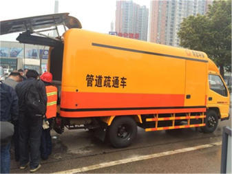 低價(jià)疏通下水道、馬桶與化糞池清理服務(wù) 高效疏通車(chē)助您解決煩惱